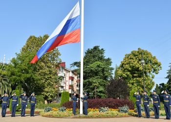 В Сочи торжественно подняли флаг России