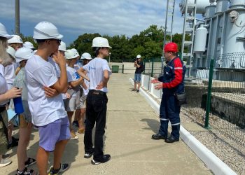 Энергетики «Россети Кубань» провели экскурсию для воспитанников «Орленка» на подстанцию 110 кВ «Лазурная»