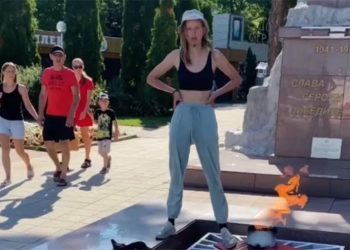 В Геленджике установили личность девушки, осквернившей Вечный огонь