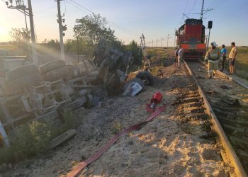 В Анапе водитель многотонника погиб, попав под поезд