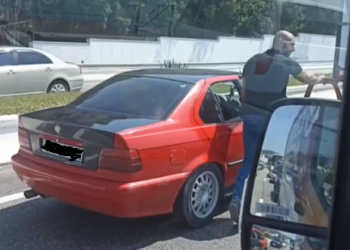 В Сочи в километровых пробках автомобилисты стали использовать человеческую тягу