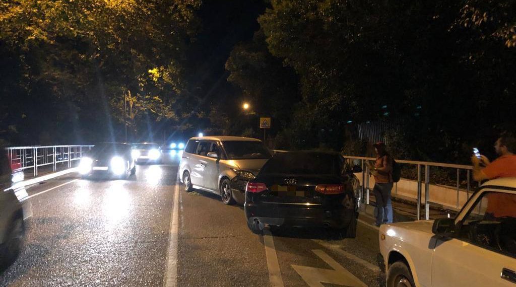 В Сочи столкнулись два авто: пострадали трое детей