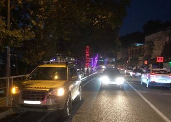 На трассе в Сочи Land Rover сбил шестилетнюю девочку