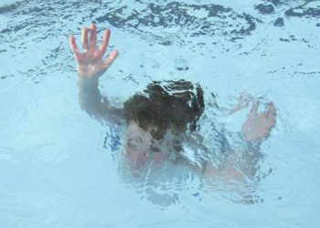 В Туапсинском районе на дне бассейна нашли трехлетнюю девочку 