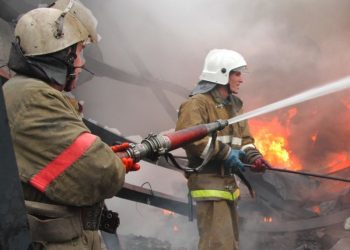 Ангар площадью 550 кв. метров вспыхнул в Ейске на улице Армавирской