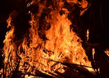 В Краснодаре горела хозпостройка: погиб 47-летний мужчина