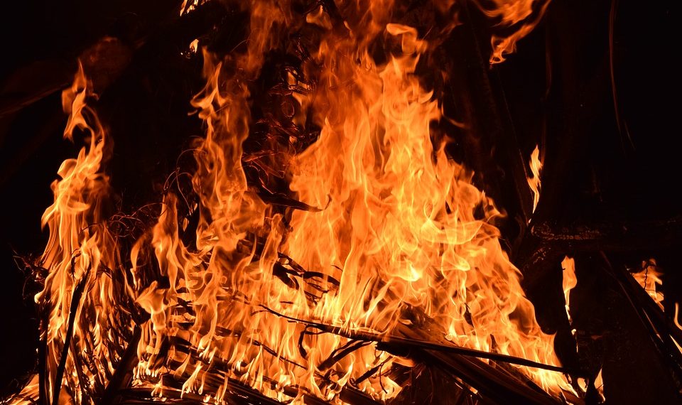 В Краснодаре горела хозпостройка: погиб 47-летний мужчина