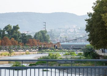 В Сочи отремонтируют пешеходные мосты через реку