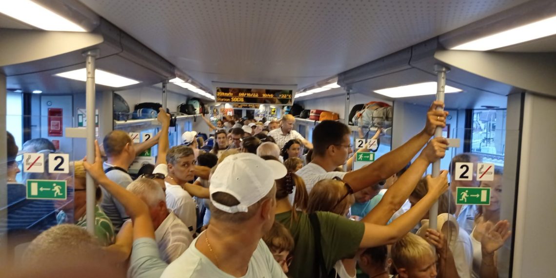 В Сочи под завязку переполнены следующие в аэропорт «Ласточки»