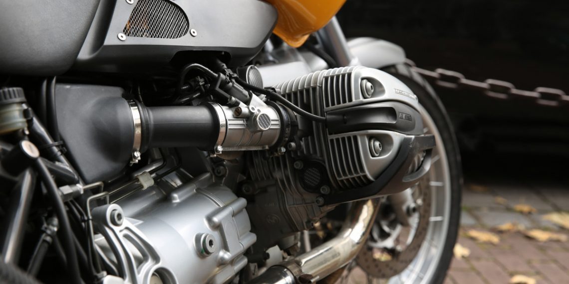 В Краснодаре мотоциклист врезался в «Ладу» и погиб