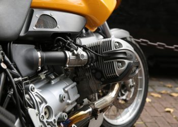 В Краснодаре мотоциклист врезался в «Ладу» и погиб