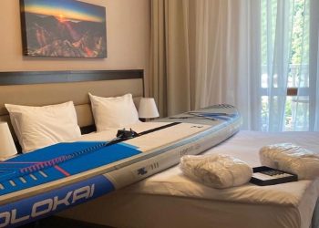 В Сочи пообещавший подарить номер сексуальной «парочке на катамаране» отель уличили во лжи 