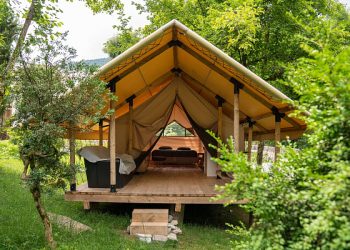 В Сочи работают 12 глэмпингов