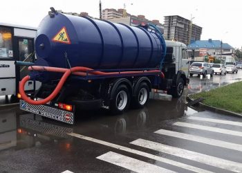 Из-за дождя на улицы Краснодара вышла водооткачивающая техника