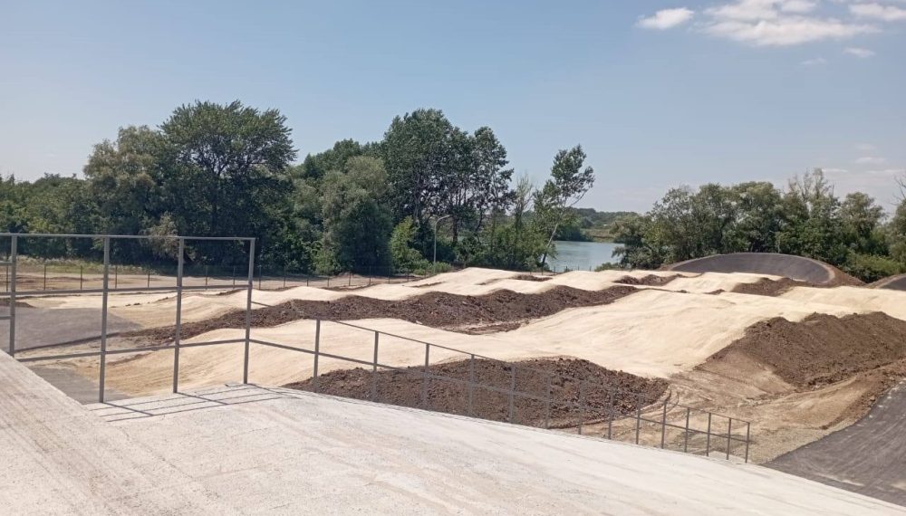 В Краснодаре достраивают спортивную трассу BMX