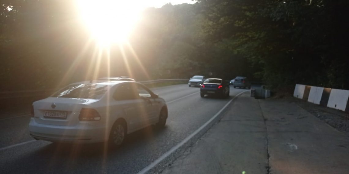 Автотуристы могут покинуть Сочи лишь со скоростью 7 км/ч