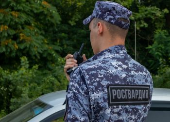 В Краснодаре мужчина угрожал ножом охраннику кафе