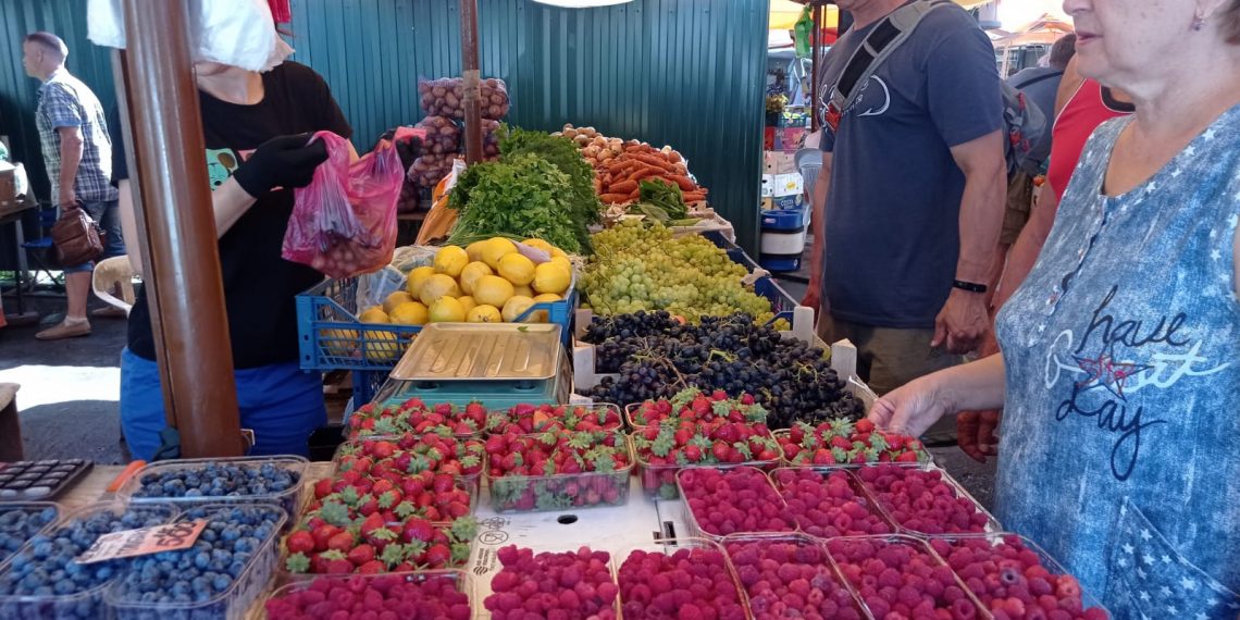 Цены на продукты на ярмарках выходного дня в Сочи удивили туристов