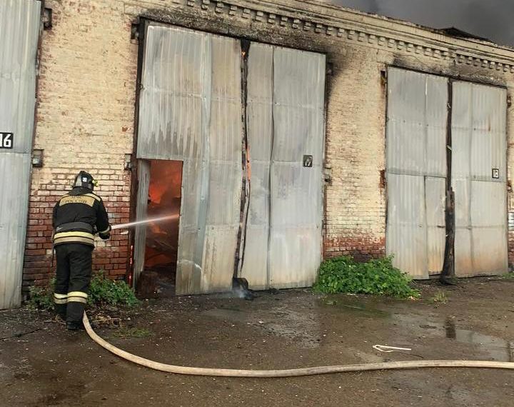 В Армавире произошел крупный пожар