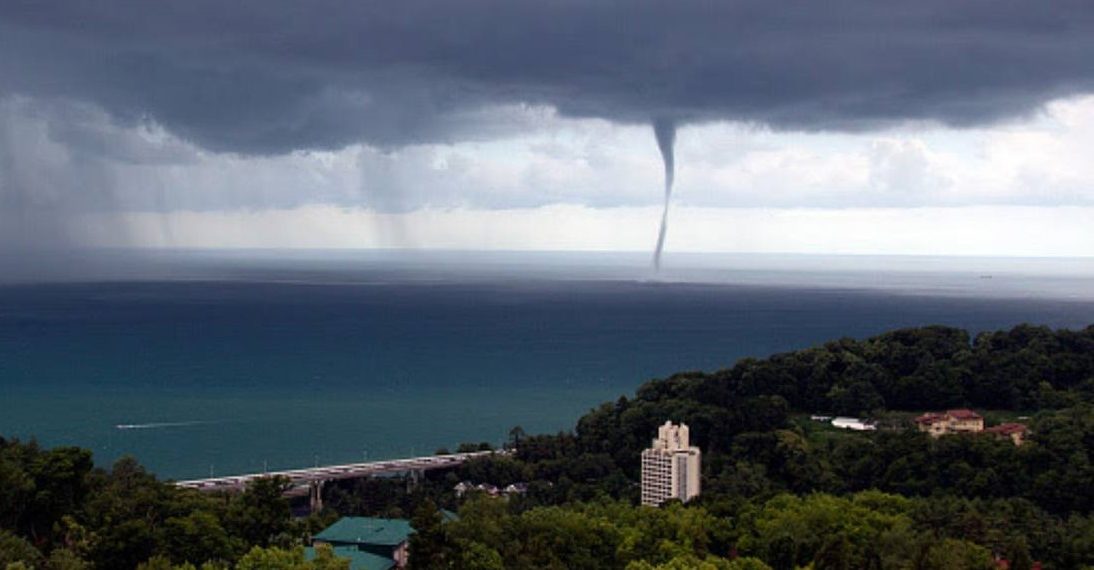 В Сочи могут образоваться смерчи над морем