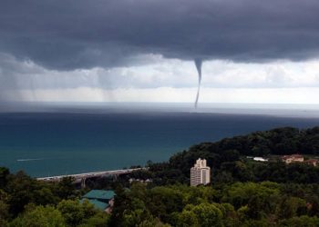 В Сочи могут образоваться смерчи над морем