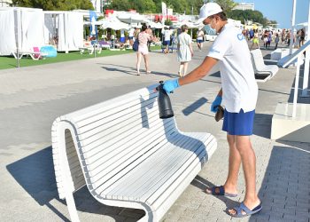 Туристическую инфраструктуру Сочи подвергли санобработке из-за COVID-19