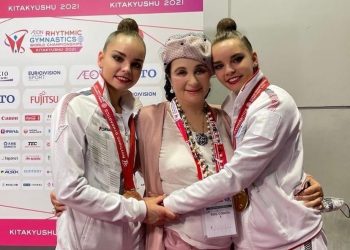 На дне рождения сестёр Авериных в Сочи 74-летняя Винер блистала в леопардовом платье