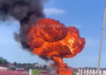 В Сочи рядом с аэропортом произошел пожар