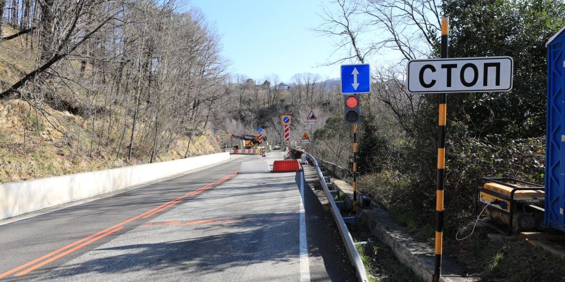 В Сочи будут поэтапно ремонтировать федеральную трассу