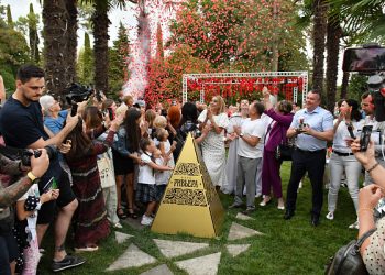 В Сочи открыли обновленный Розарий