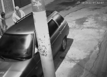 В Краснодаре двое подростков занялись с автомобилем уринотерапией