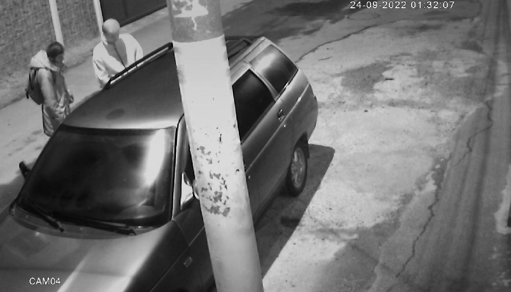 В Краснодаре двое подростков занялись с автомобилем уринотерапией