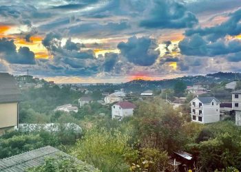 В Сочи сняли на видео двойную радугу и запечатлели живописный закат