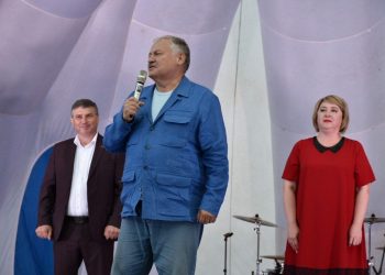 Константин Затулин наградил заслуженных работников Белореченска и Хадыженска