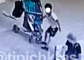 В Краснодаре один мальчик подговорил другого украсть телефон из детской коляски