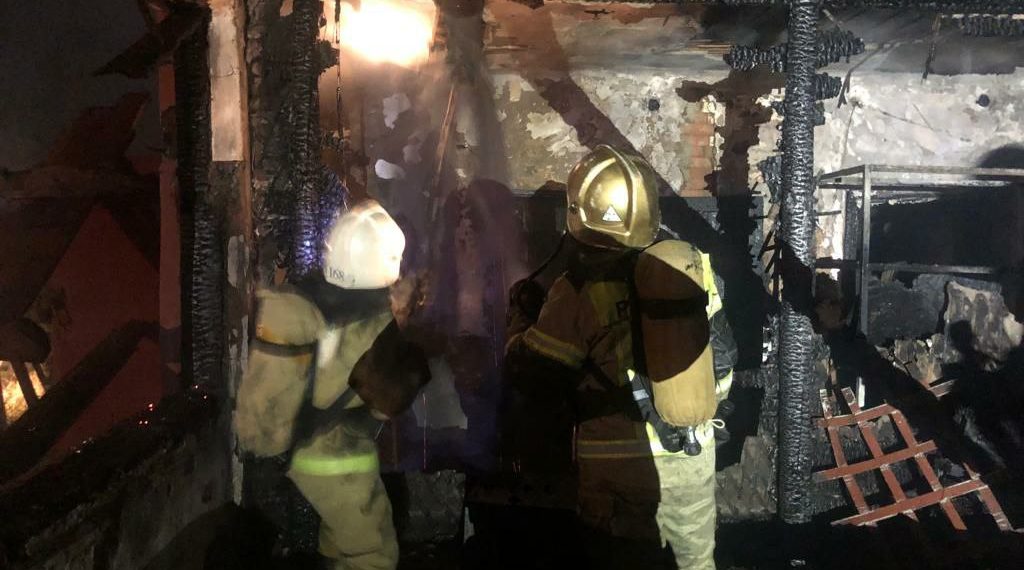 В Белореченске ликвидировали пожар в здании СТО на площади 600 квадратных метров