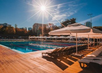 Гидрометцентр 11 сентября предупредил отдыхающих в Сочи об опасном солнце