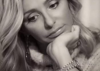 На яхте в Сочи 47-летняя Татьяна Навка восхитила поклонников платьем цвета Tiffany