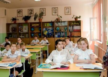 В Сочи 77 тысяч человек сядут за школьные парты