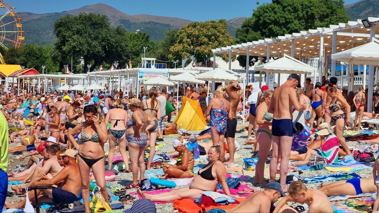 Четверо отдыхающих занялись сексом при детях на пляже в Туапсе - Новости  Сочи