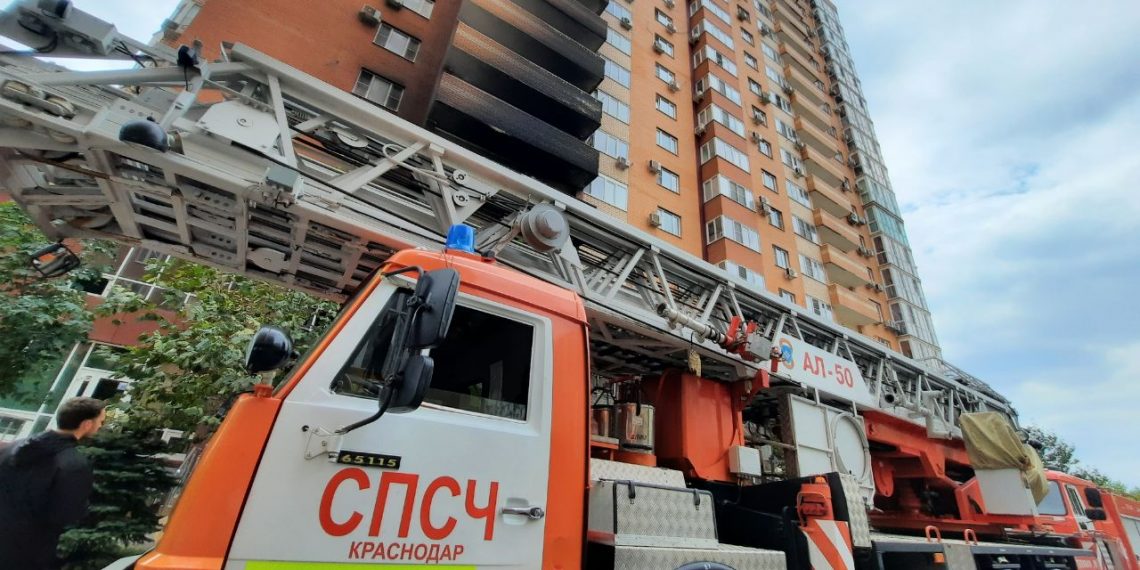 В Краснодаре горел 16-этажный дом: эвакуировали 85 человек