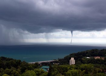В Сочи на три дня объявили штормовое предупреждение
