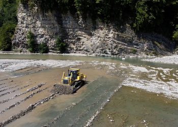 В Сочи расчищают русло реки Аше