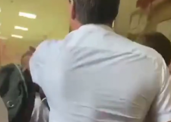 В Краснодаре учитель физики схватил за горло семиклассника