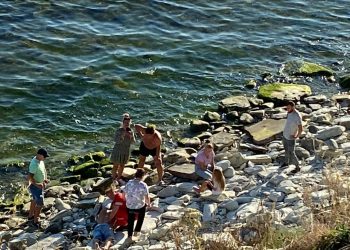 На пляже «Алексино» в Новороссийске мужчина упал со скалы и стал героем хита «Короля и Шута»