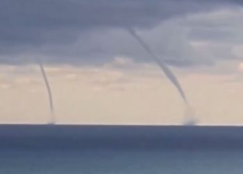 В Сочи заметили сразу два смерча