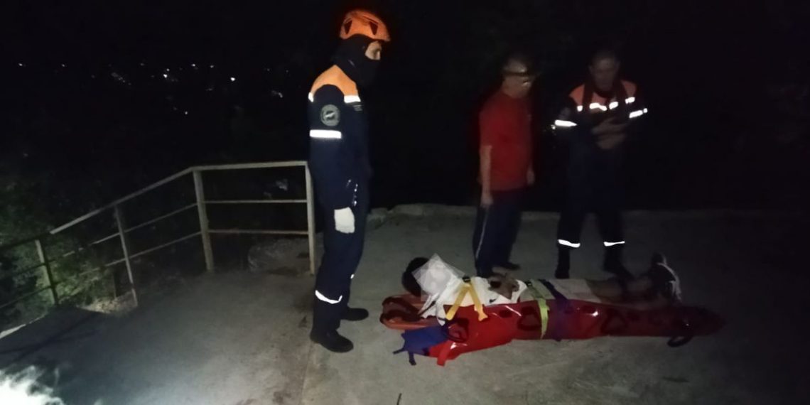 В Новороссийске спасли провалившегося в овраг мужчину