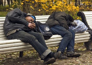 В Новороссийске решили извести всех приезжих бомжей