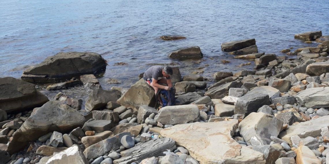 В Широкой Балке под Новороссийском со скалы сняли туриста, впавшего в ступор