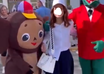 Уродец-чебурашка со школьной линейки в Красной Поляне Сочи ранил детские души